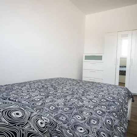 Newly Renovated Near Park Tivoli With Free Parking Apartament